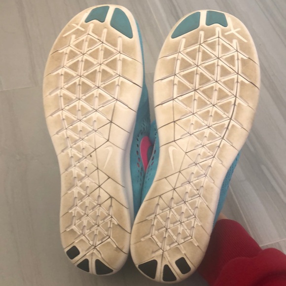 Nike Women’s Sneakers - Picture 7 of 12